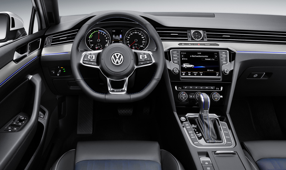 Фирма Volkswagen представила гибрид Passat GTE в двух кузовах