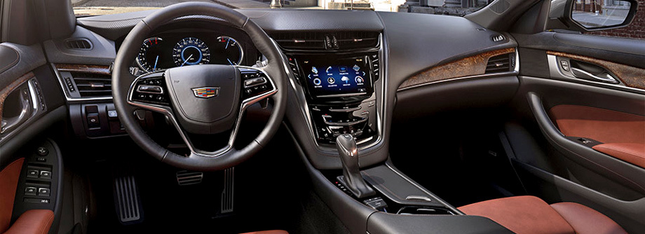            Обновлённые седаны получили модернизированную мультимедийную систему Cadillac CUE с восьмидюймовым сенсорным экраном и поддержкой Apple CarPlay и Android Auto.
