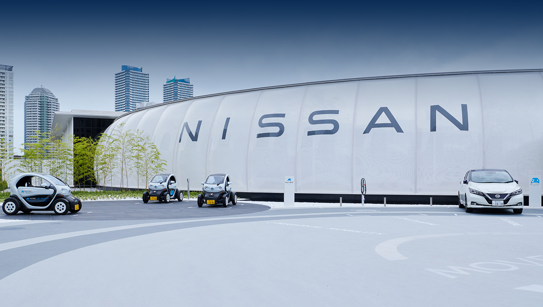 Компания Nissan начала принимать оплату стоянки электроэнергией