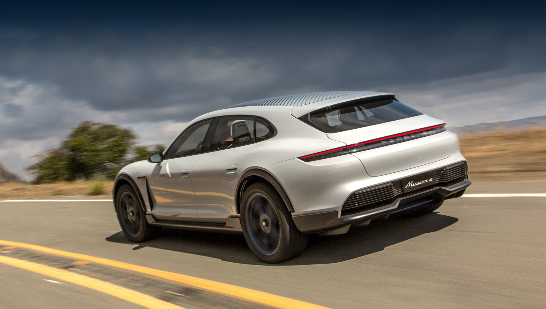 Премьера Porsche Taycan Cross Turismo сдвинута на 2021 год